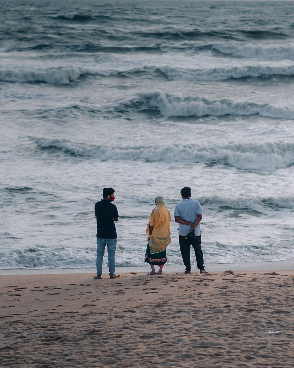 Maravanthe Beach
#maravanthe #kundapura #beach #karnataka #love #mangalore #udupi #karnatakatourism #couplegoals #india #minimal #minimalism #minimalist #minimalmood #minimalistic #rsa_minimal  #minimalove #simplicity #minimalobsession #ocean #beachlife #sand #waves #surf