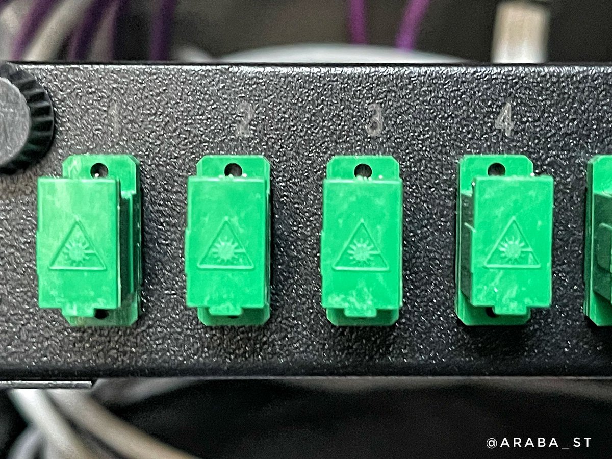 Araba_ST's tweet photo. ¡Cuidado con los ojos al abrir las tapas! 👀 #FibraÓptica #ict2 #Telecomunicaciones https://t.co/FCJOKgrac5