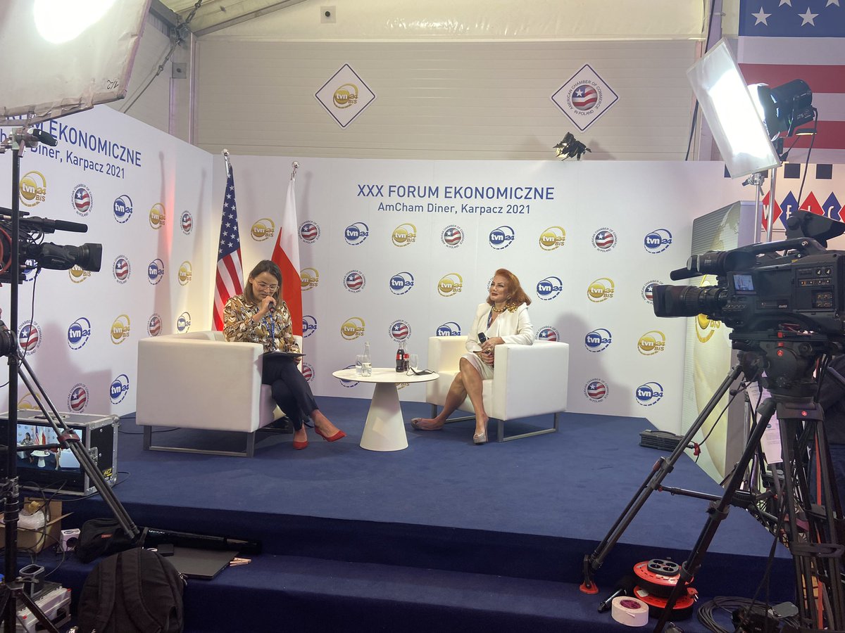 AmChamPoland's tweet photo. We are honored to host a special guest today at our #AmCham #Diner @EconomicForumEN in #Karpacz - former #US Ambassador of Poland Georgette Mosbacher with an exclusive live interview about future of US-Poland relations🇺🇸🇵���� https://t.co/INCe9OysXw