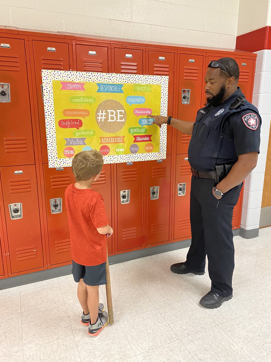 Officer Mosley helping teach even before SJH’s teachers kids head to school! Sounding out words and having conversation about the meanings of each word.