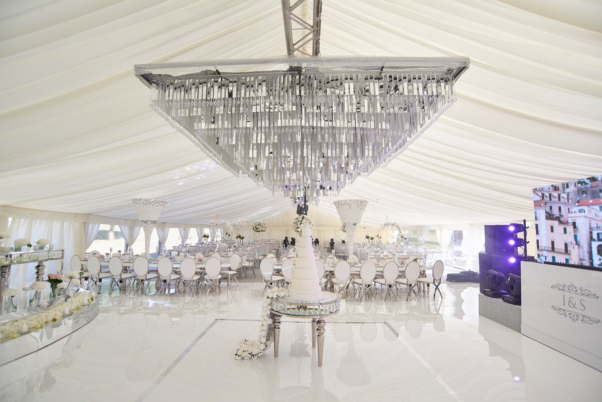 Here's to another great week of weddings <a href="/hagleyhall/">Hagley Hall</a>  working with <a href="/FewsMarquees/">Fews</a> to set up a beautiful marquee, in time for a busy weekend 😍🌞
#marqueewedding #marquee #weddingseason #weddings #teamworkmakesthedreamwork #statelyhome #weddingvenue #countryhousewedding