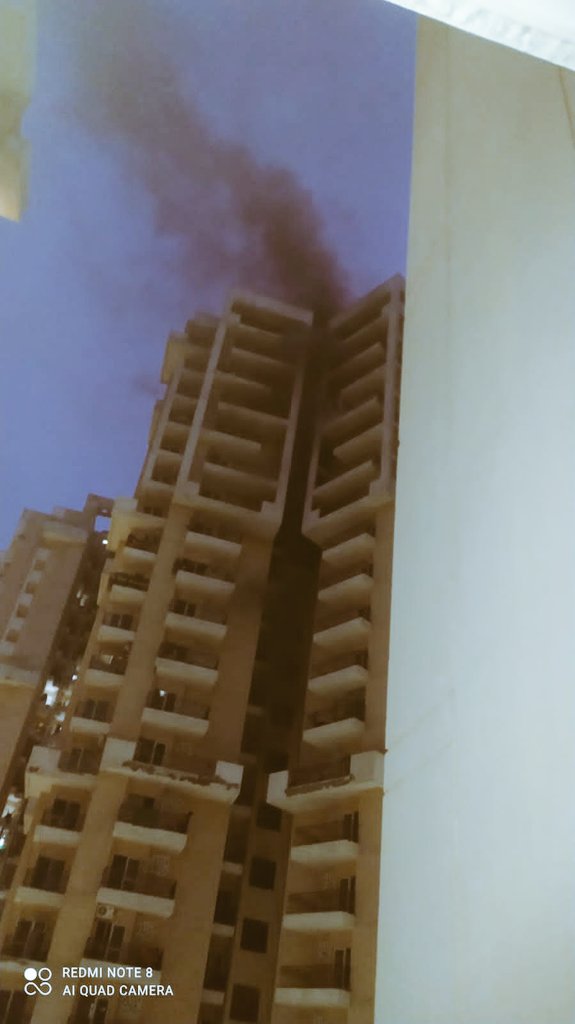 gauravagarwal17's tweet image. Electric wire Fire in the JM Florence D Tower Greater Noida West