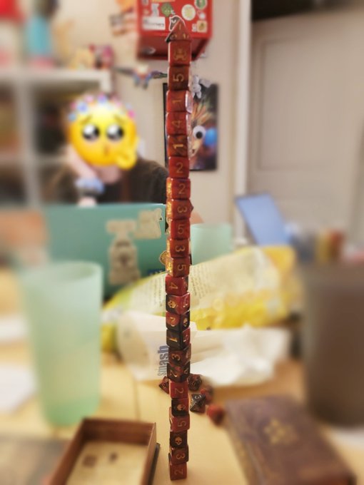 look i stacked 24 dice https://t.co/520WXTqPDt