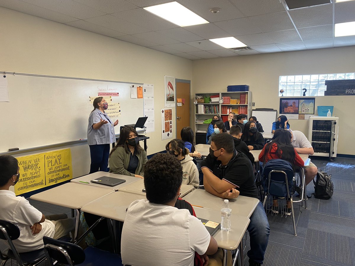 Ms. Persinger is ensuring that all students know how to write a thesis statement. #wearethemagic <a href="/BormanCSD83/">Borman Elementary</a>