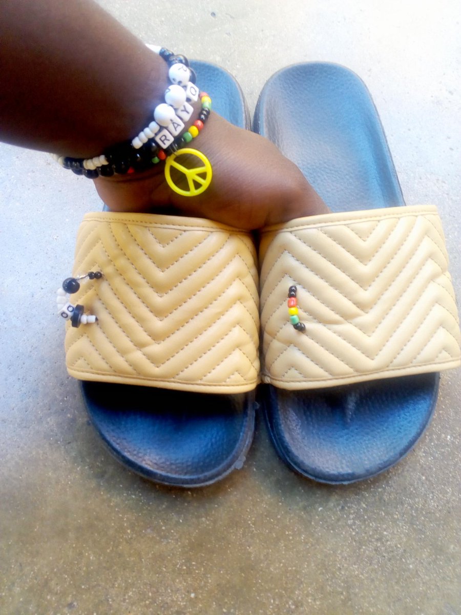 Hustle ndi hustle. Bracelets, anklelet, zamuntchunu ndi zina zambiri pa mtengo wa chi Malawi. Contact +265886594079 or DM