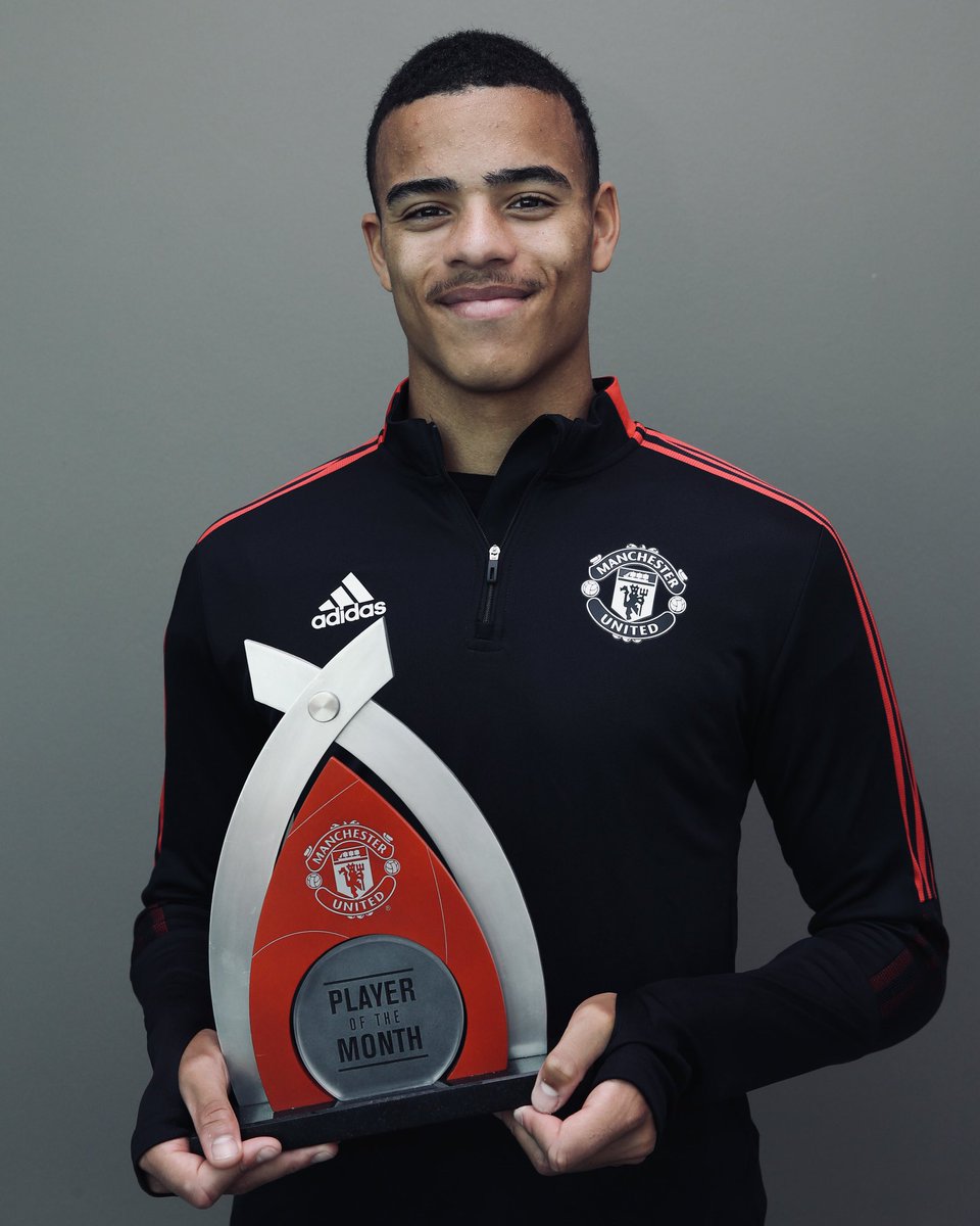 Very happy to have won the August player of the month award for @manchesterunited thanks to all the fans that voted for me ❤️ #MG11
