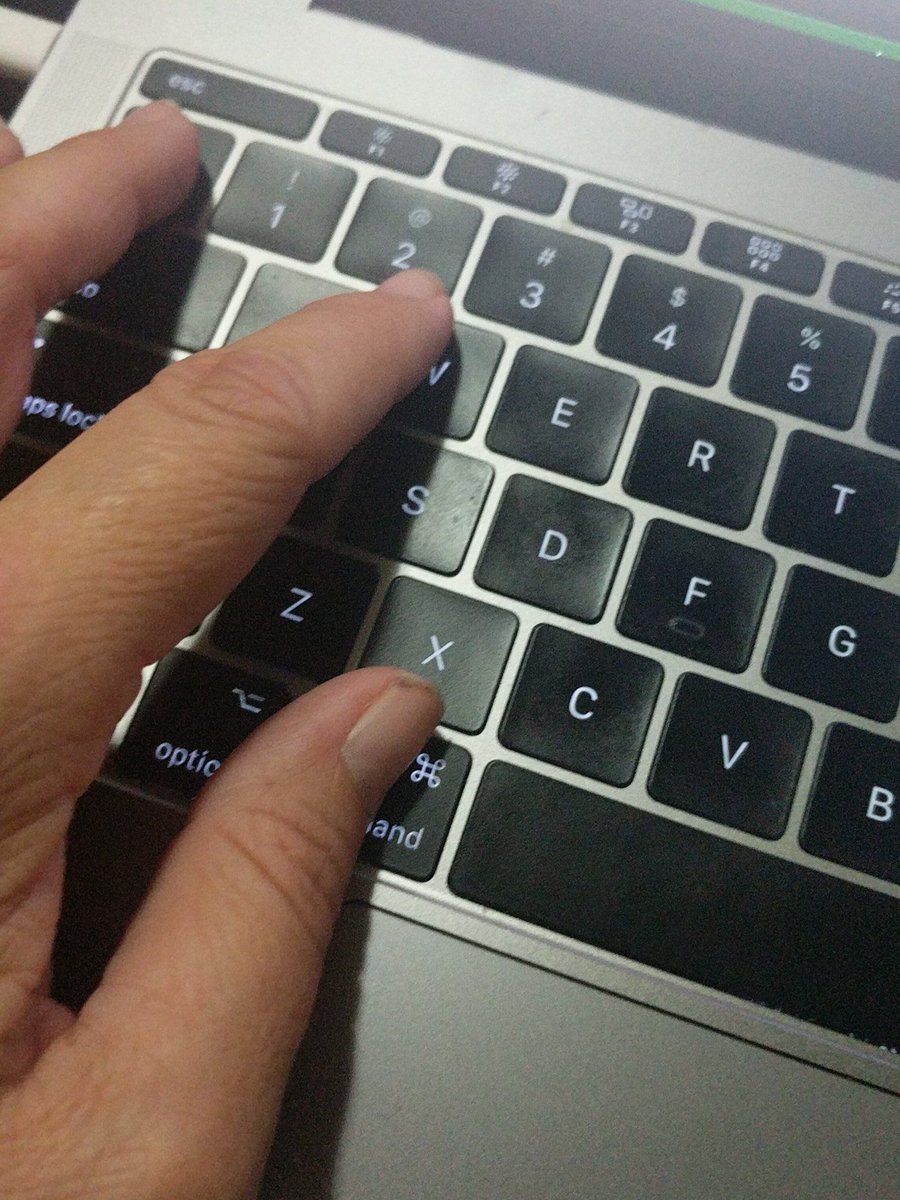 alicekeeler's tweet photo. This is how my hand naturally rests on the keyboard. Control W to close the tab. (command W on a Mac)  #keytips https://t.co/EcrdqnnQeD