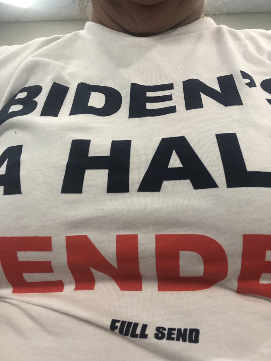 ReneeGiraldy's tweet photo. Nice gym attire today @stevewilldoit #HalfSend https://t.co/YAKbvwCEkq