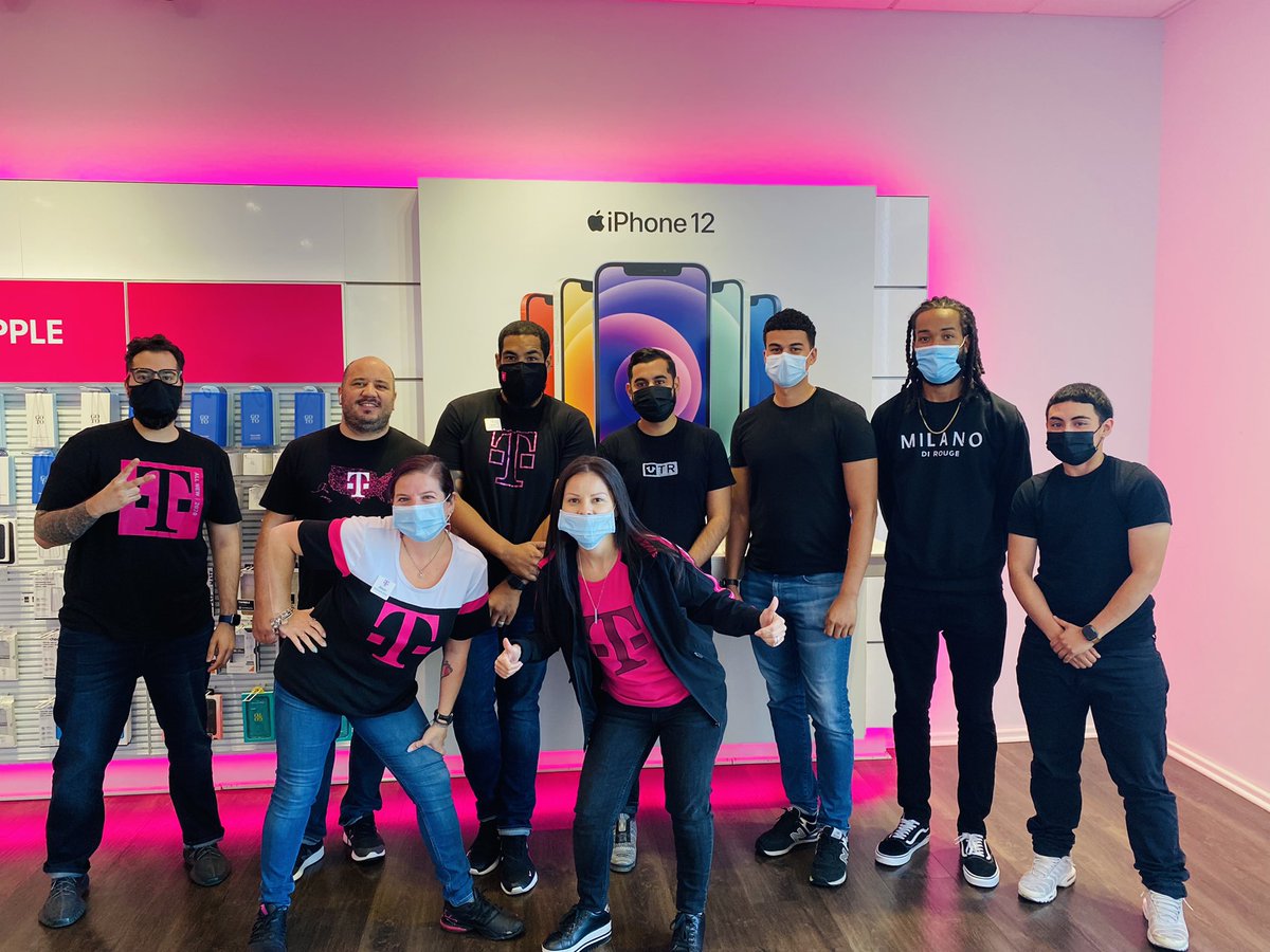 mindythetrainer's tweet photo. Great day 6 of learning for our new hires in the Ready Essentials class with the visit of District Manager @BTExpress16 🙌🏻#LongIsland #ReadyEssentials #TMobileTuesdays #NFO #TMobile https://t.co/xo2b9Pa17U