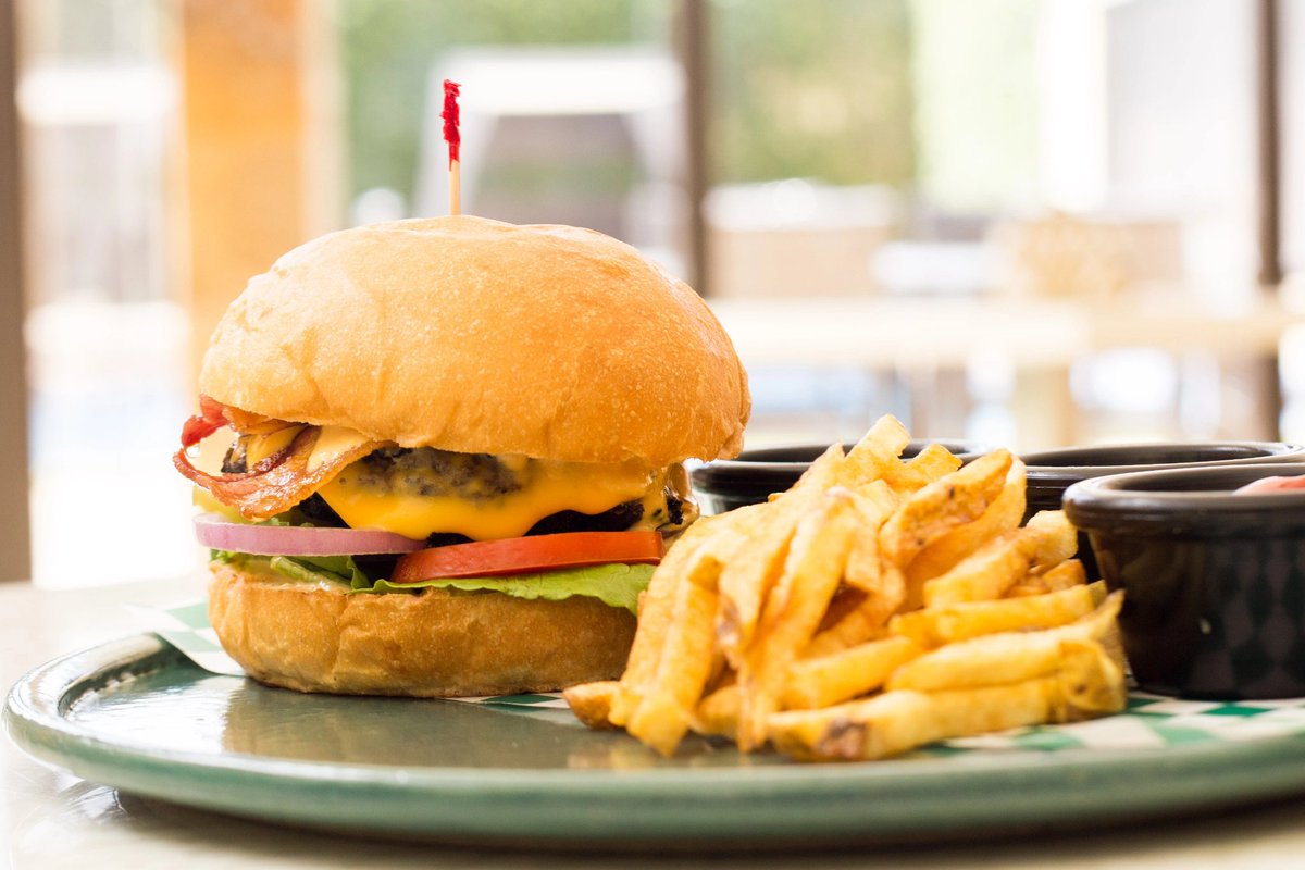 EurobuildingCor's tweet image. Las hamburguesas en @alborescaferest son de otro nivel 😍🤭

¡Vive la experiencia Eurobuilding!

#eurobuilding #hotels #food #coro #venezuela