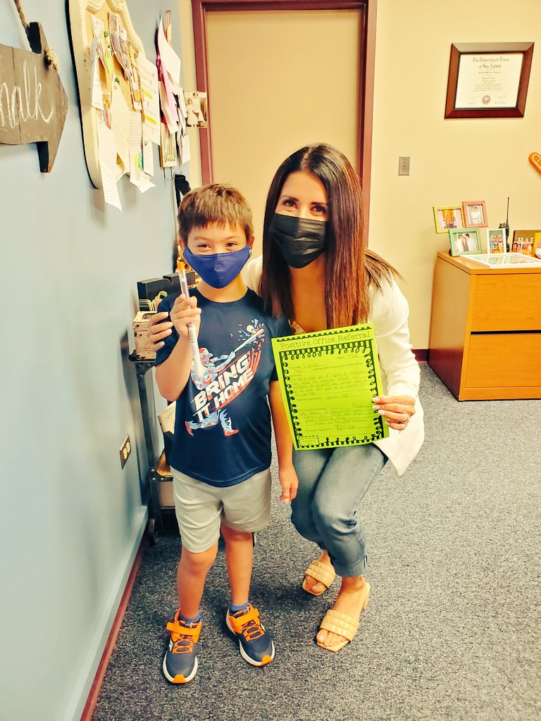 graciemespinoz4's tweet photo. This cutie is our first Positive Office Referral of the year at @NISDLeonSprings ❤ We were both sooo excited that we had to take a pic! Way to be a leader and help a classmate understand an assignment! #LSEGrows @lseNash @JessicaFey5 @jayfernsatx https://t.co/4rz3WvbeYq