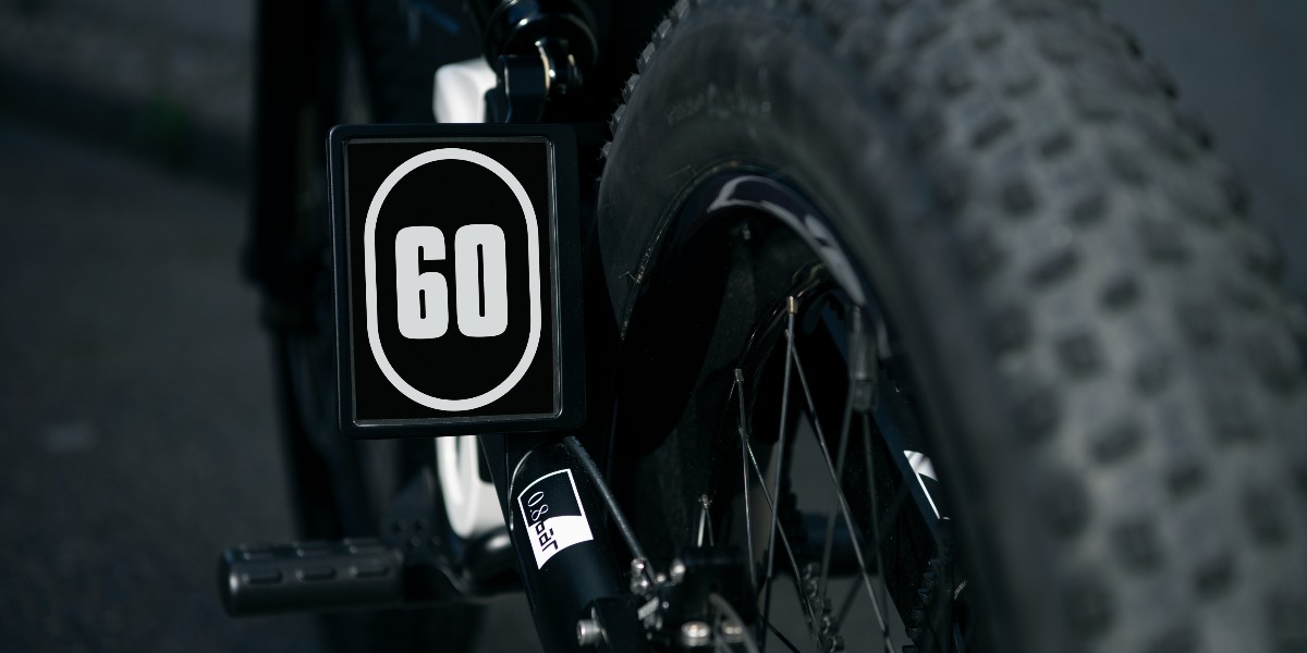 BMWMotorrad's tweet image. 65 kilogram weight. 110 km reach. Digital license plate. Motorcycle meets bicycle!

The BMW Motorrad #VisionAMBY is an exciting, fun and limitless interpretation of the future! ⚡

#MakeLifeARide #PluggedToLife #IAA21 #Emobility #UrbanMobility #BMWMotorrad