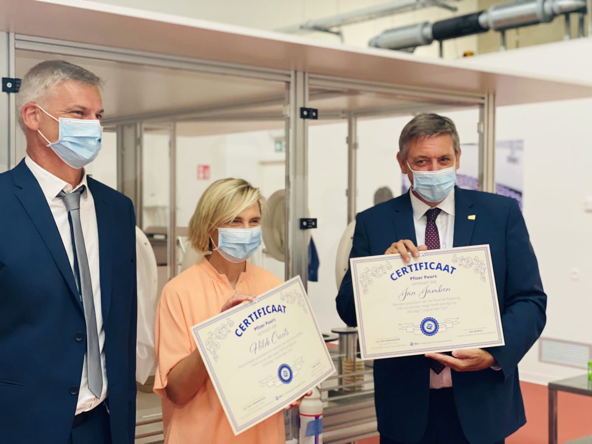 crevits's tweet photo. 💉 @pfizerbelgie leverde miljoenen vaccins aan ons land. Vandaag 'injecteert' het nieuwe en eigen medewerkers met kennis.
 In nieuw trainingscentrum in Puurs worden om - en bijscholingen gegeven om in te spelen op noden van morgen. 👉Opleiden is het nieuwe rekruteren! https://t.co/2GvnQi5ml2