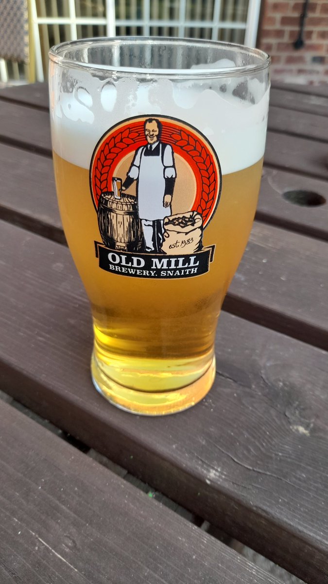 kelvyn58's tweet photo. Cheeky blonde bombshell on the school run #oldmillbrewery https://t.co/OGCepD7GHu