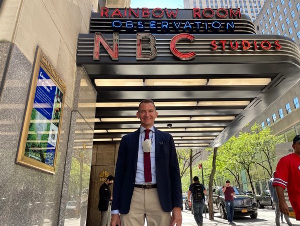 Our Editor-in-Chief @robfranek is at #NBCStudios right now! Tune in to @HodaAndJenna to hear their conversation about the #GreatLists in our #Best387Colleges book!