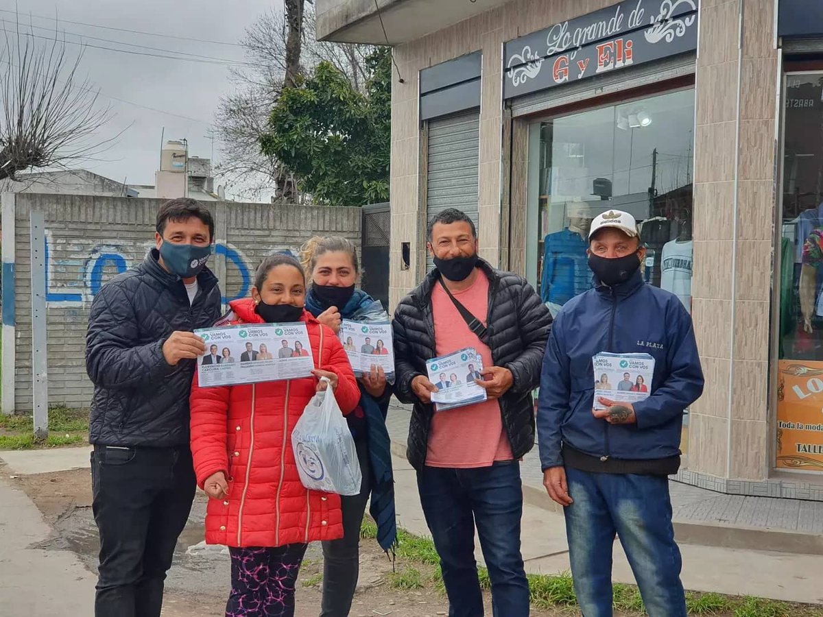 GerardoJazmin's tweet photo. 👉 Te llevamos nuestra boleta

✅Queremos llevar tu voz al Congreso, la Legislatura y el Concejo Deliberante

🗳Este domingo acompáñanos con tu voto

🤳 Mándanos un WhatsApp al 221570-7264 y te la llevamos a tu casa

RANDAZZO - CASTRO
DAMENO - PALLADINO
JAZMÍN - LUNA

#Lista111 https://t.co/qinaCbL1Fc