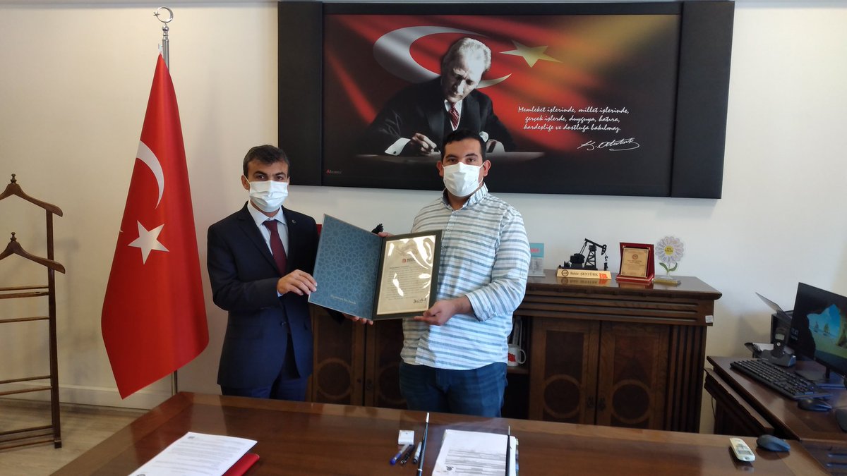 2021 yılının 32. haftasının en başarılı personeli seçilen <a href="/IlceKocasinan/">Kocasinan İlçe Nüfus Müdürlüğü</a> personellerinden Necmettin KUŞKAYA'ya Genel Müdürümüz Sayın <a href="/sefikaygol/">Şefik AYGÖL</a> tarafından gönderilen Başarı Belgesi  İl Müdürümüz Sayın <a href="/Bekirsenturk03/">Bekir Şentürk</a> tarafından takdim edilmiştir.
<a href="/TCNufus/">Nüfus ve Vatandaşlık İşleri Genel Müdürlüğü</a>
<a href="/SehmusGunaydin/">Şehmus Günaydın</a>