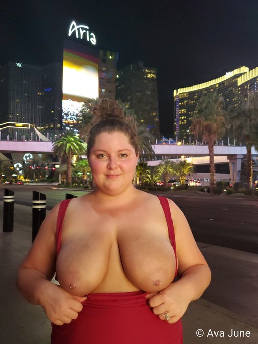 3 pic. Home, work or in public doesn't matter. If it's titty time then it's titty time! https://t.co