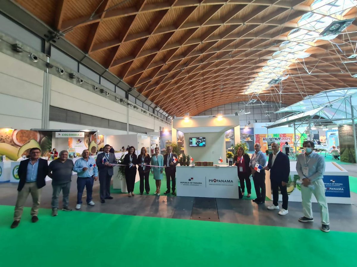 propanamagob's tweet photo. Inauguración del stand de PROPANAMA con el Presidente de 
@MacfrutFiera
 y  empresas exportadoras panameñas Bandera de Panamá 

#SomosPROPANAMA #PROPANAMAConecta #PanamaExporta #PanamaDeModa https://t.co/tohfi7Pb6G