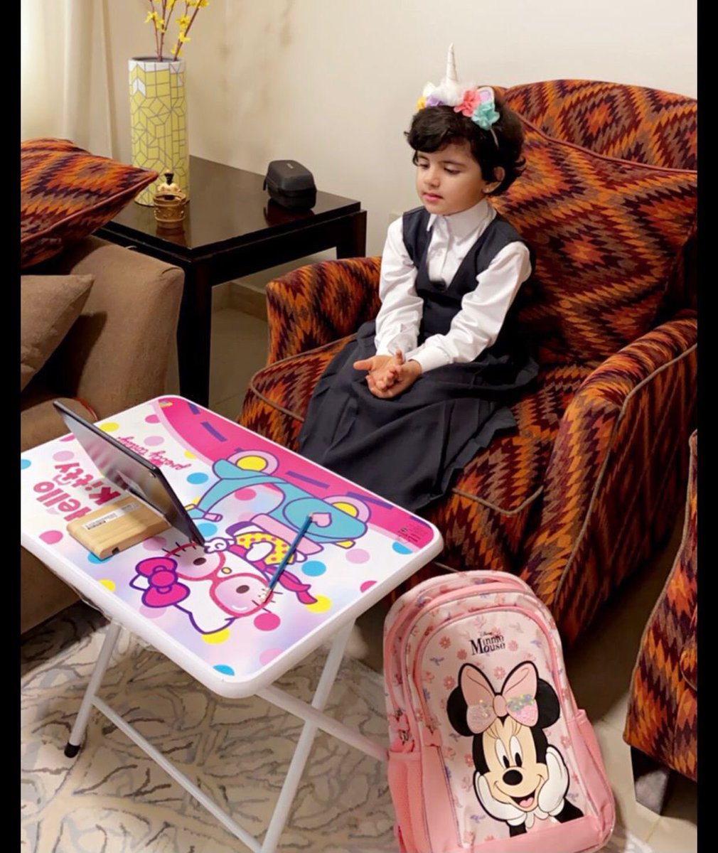 برنامج خطواتي الأولى من أهدافه توفير بيئة اجتماعية تساهم في تكوين شخصية الطفل .
•
•     
#روضة_الحويلات_روضة_الفاروق١
#إدارة_التعليم_العام
#وزارة_التعليم