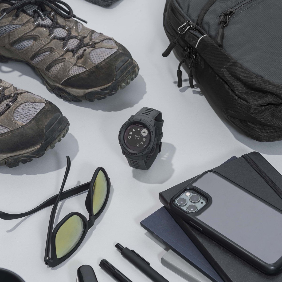 Garmin's tweet photo. 🟣 🔴 🟡 ⚫️ If you were an #instinct which color would you be? 🟣 🔴 🟡 ⚫️ https://t.co/M9cePXoCOX