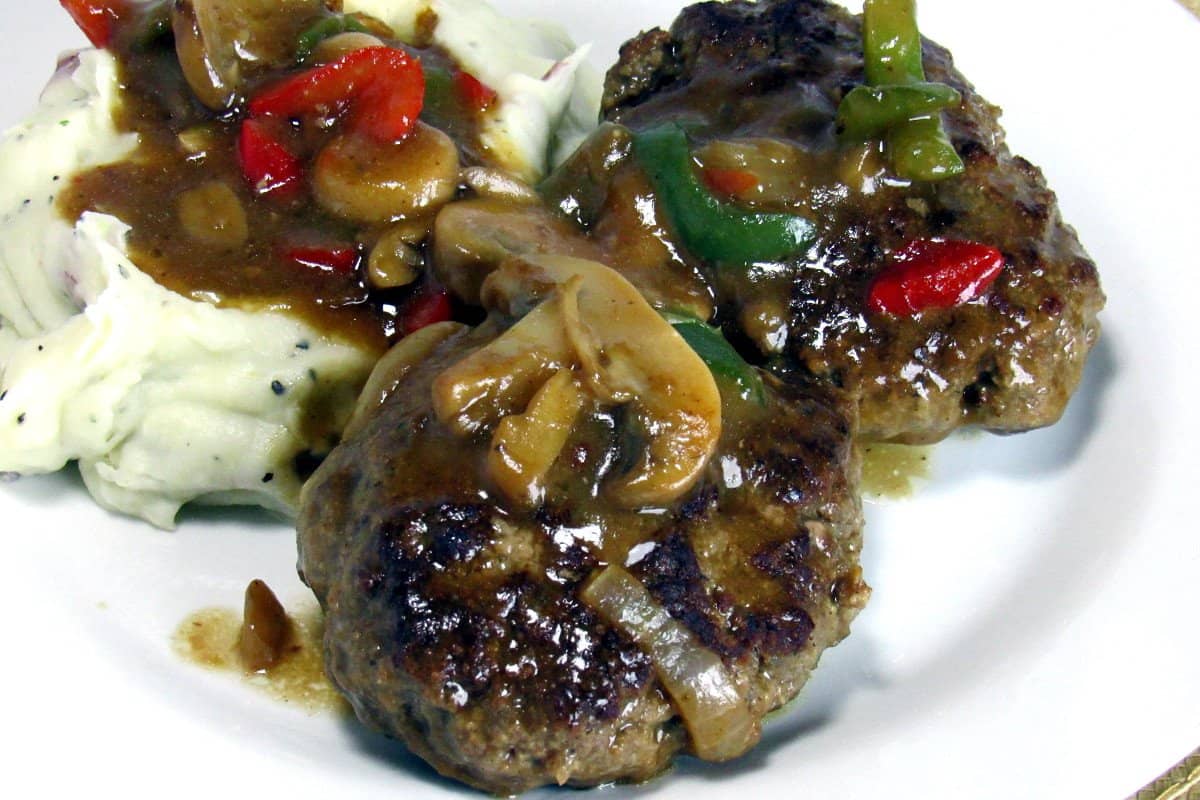 Grazing_Glutton's tweet photo. I'm a meat and potatoes kinda guy and this meal will definitely scratch that itch. Big, meaty meatloaf patties covered in a thick brown gravy with mushrooms, onions and peppers.

To top it all off, pile it on a big heap of my Parmesan Garlic Thyme

https://t.co/rOpA2NveLk https://t.co/CZ2D2y4MTn