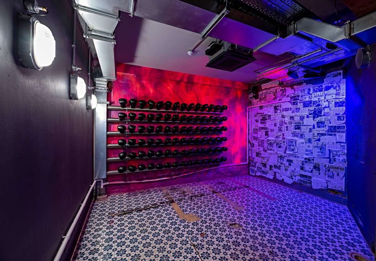 SHHArchitects's tweet photo. Project highlight: Kobox Gym - Fight Club meets nightclub in clever wellness concept that fits perfectly in repurposed spaces especially with little or no natural light.
#gym #gyminteriors #gymdesign #workout #workoutarea #workoutspace #boxing #boxingclub #kobox #boxingclub https://t.co/l0CBDeSWze