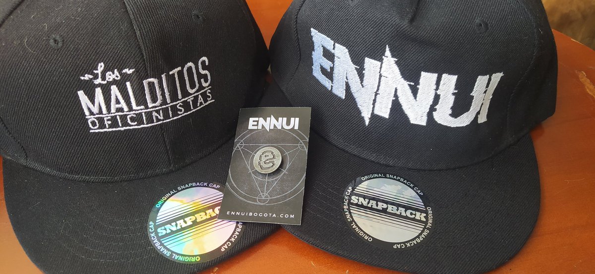 Amando mis nuevas gorritas, aquí se apoya la música y a los amigos 💜
<a href="/LMOficinistas/">Los Malditos Oficinistas</a> <a href="/ennuibogota/">Ennui</a>