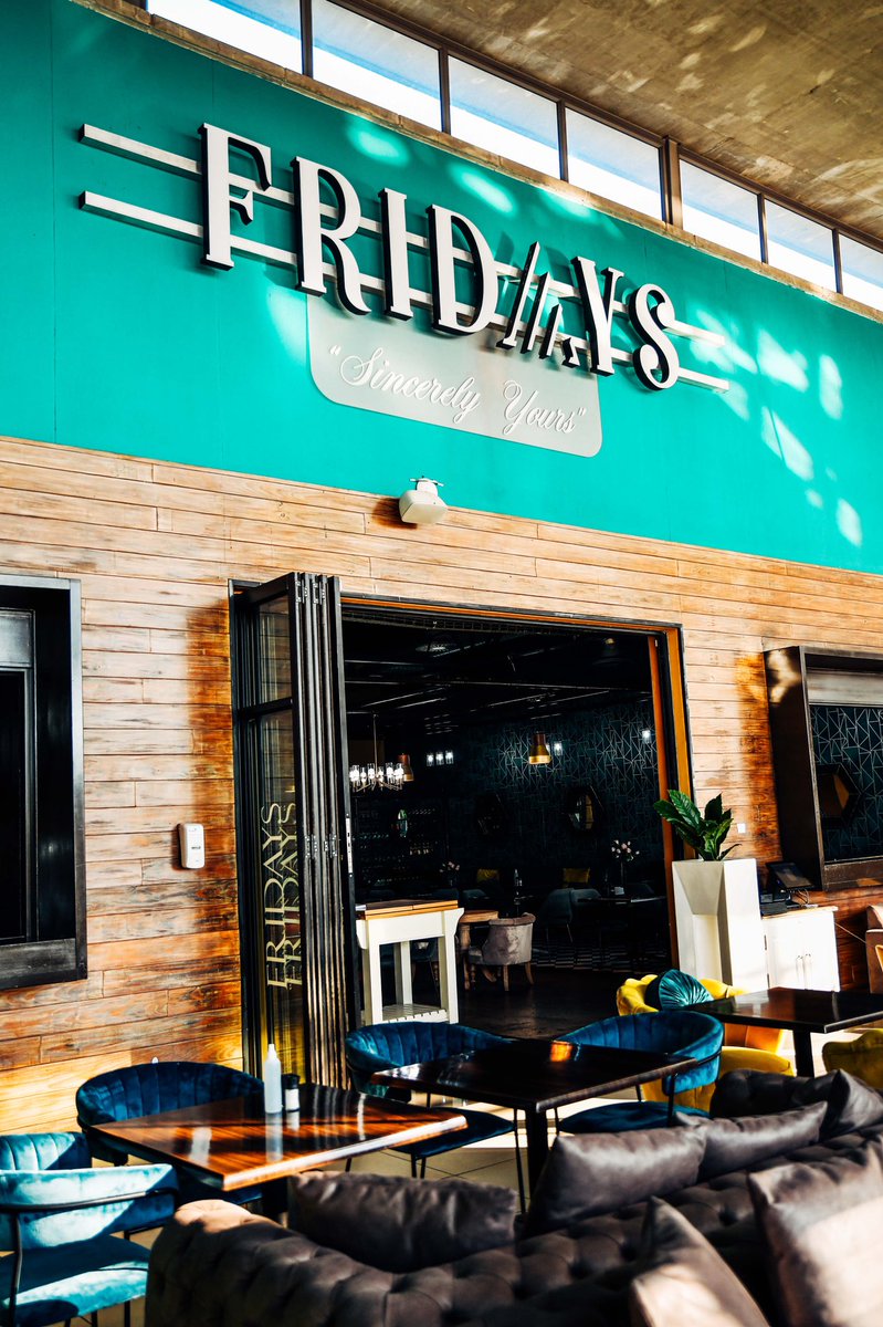 FRIDAYS_restaurant tweet media