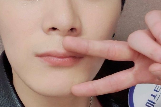 tinykkong's tweet image. details so i don't freak out over the leather jacket 💪🏻