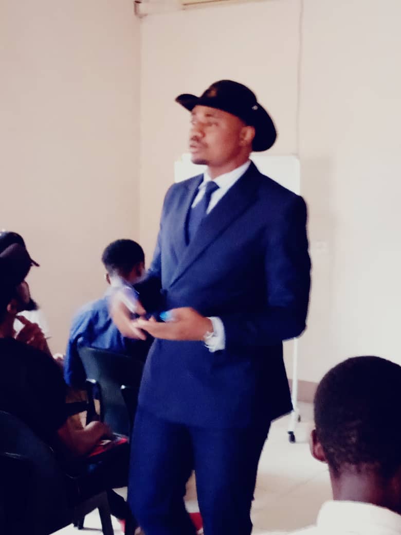 coachFKM1's tweet photo. Une chose te reste : 
""Retournes en toi et trouve comment gagner l'argent avec ce que tu sais faire sans l'avoir appris à l'école classique"". Ce secret a aidé les orphelins comme nous d'atteindre la liberté financière. 🦅🦅🦅🦅🫑🌸🫑🚘🚘🚘🚘🚘🚘 
FKM, Coach https://t.co/ZmQMN6J6EL