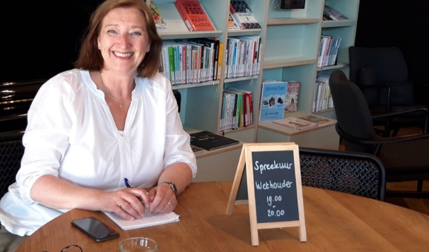 Donderdag 9 september van 19.00 - 20.00 uur heb ik weer spreekuur in <a href="/huisvaneemnes1/">huisvaneemnes</a> 
Kom langs als je een vraag of idee hebt of gewoon iets wilt bespreken. 
Voor meer informatie: bibliotheekgooienmeer.nl/leren/inloopsp…