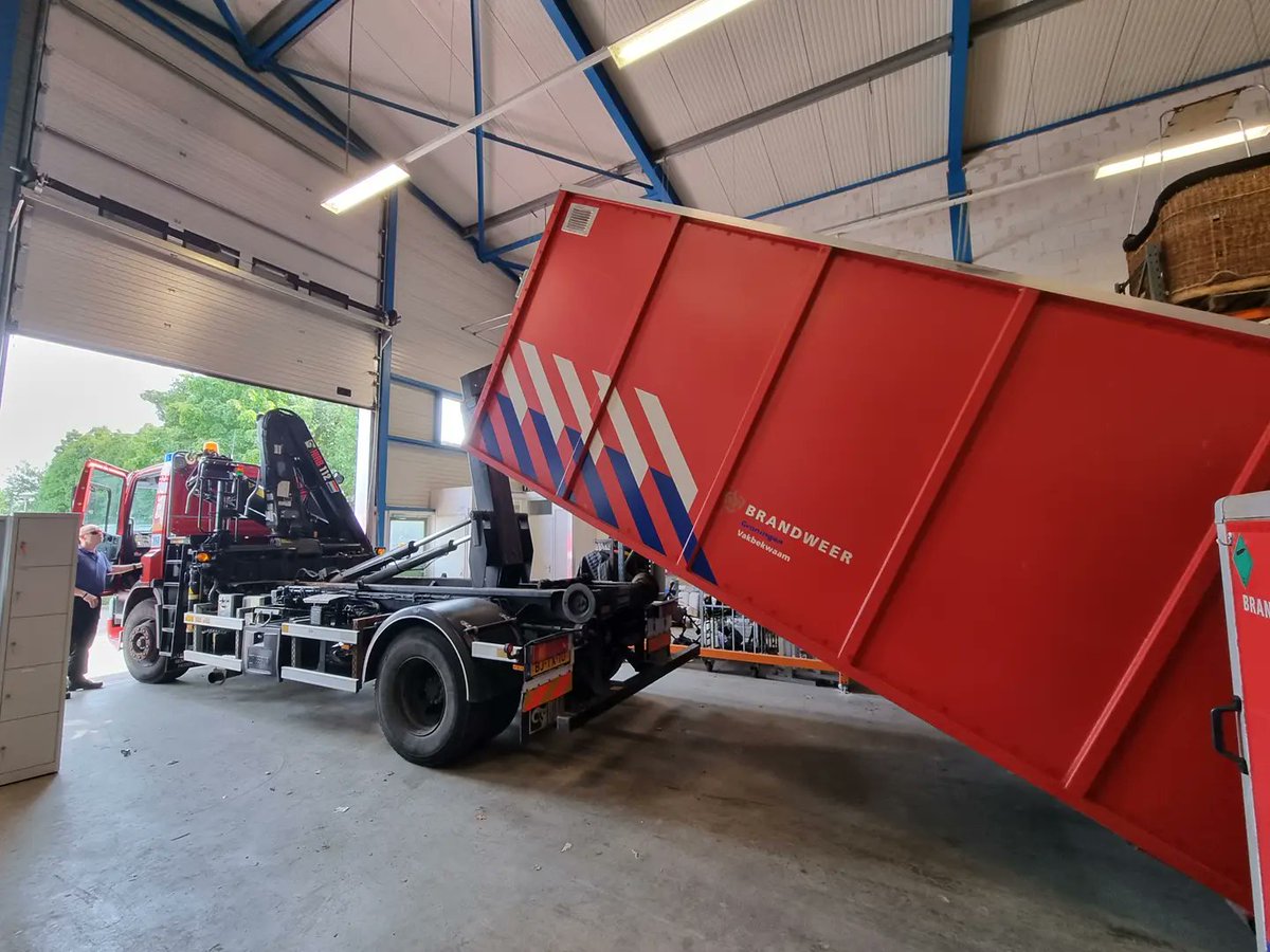 Mooi 3ND dagje vandaag. 

In Groningen vonden trainingen plaats voor technisch Regisseurs in de prachtige oefenruimte aan de Sontweg. 

Voor de Friese OvD weken werd de 3ND materiaal container opgehaald uit Hoogkerk. #samensterk #virtueeloefenen #voorbereiding #training
