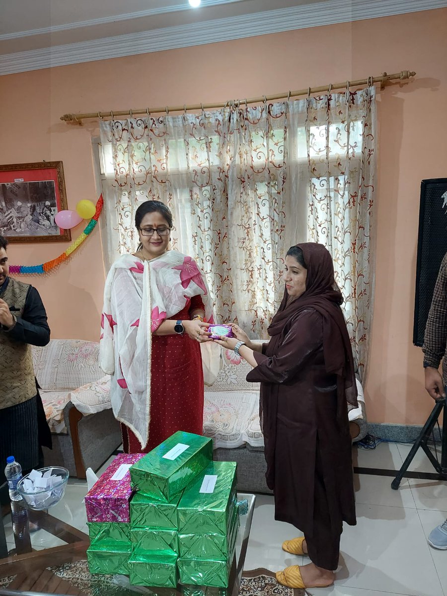 policeschoolbla's tweet photo. TEACHERS DAY  was celebrated with great enthusiasm and active participation.For this ,on behalf of PPS,Baramulla, I extend my heartfelt thanks to RPHQ for having organised this event।।। whereby teachers were honoured। @SnigdhaChauhan5 @DIGBaramulla @sujitpchauhan https://t.co/XBZ5rrggZM