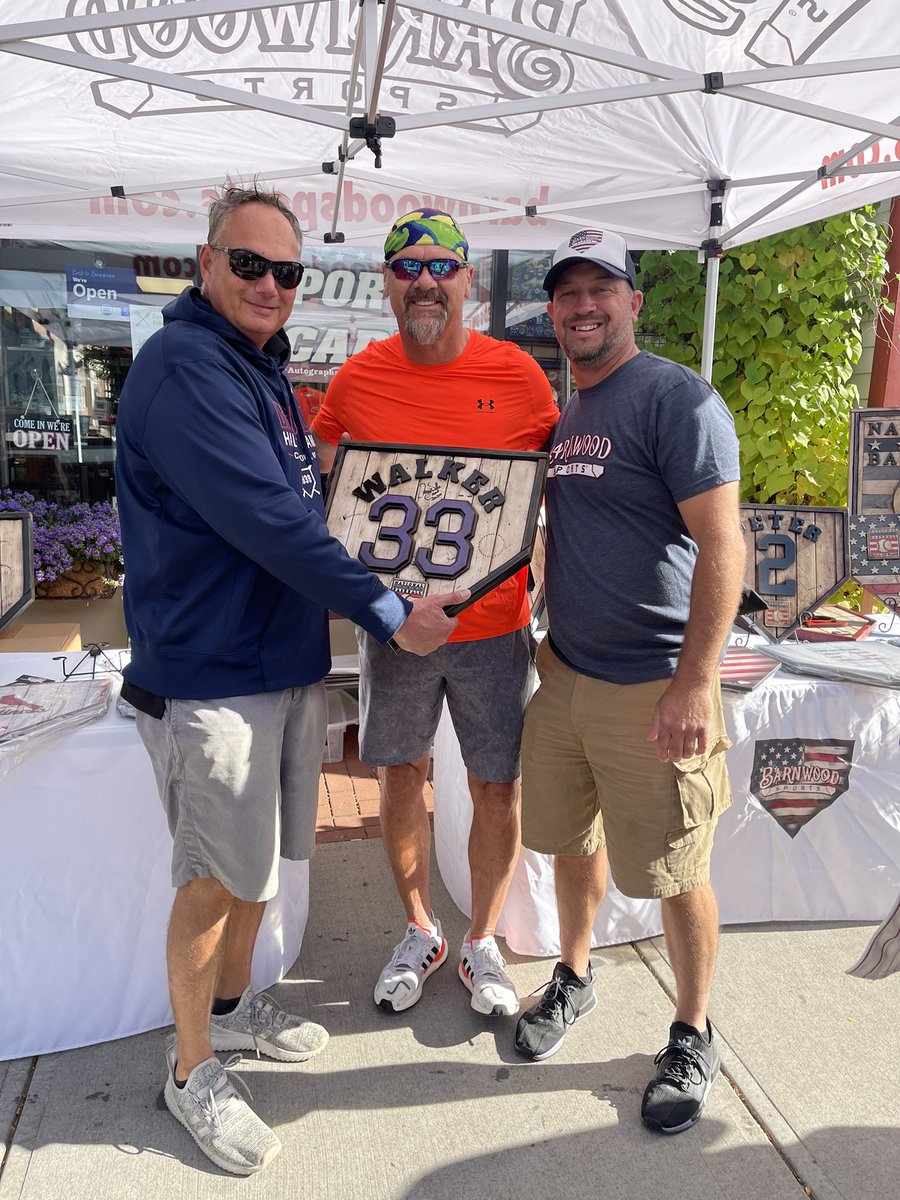 barnwoodsports's tweet photo. Never know who you’ll run into in Cooperstown…
HALL OF FAME Inductee Larry Walker
Saw him coming and he said “HEY THE BARNWOOD GUYS!!” @Cdnmooselips33 thanks for stopping by! #cooperstown #halloffame #larrywalker #induction2020 https://t.co/eTTn6rkK2v
