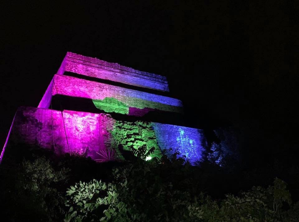 #DeSeptiembreMeGusta Que mi Tepoz se pone de Fiesta.  Hoy iluminan la pirámide.
NO HAY Acenso ala pirámide por pandemia.    <a href="/La99fm/">La 99 FM</a> <a href="/YODEBUENAS/">Miguel Barrientos Mx</a>