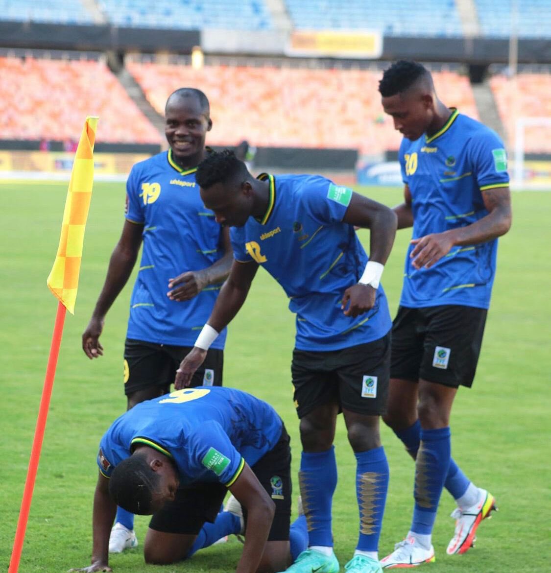 millardayo's tweet photo. FT: Tanzania 3-2 Madagascar (Nyoni 1’P Novatus 26’ Feisal 52’) (Rakotohoharimala 36’ Fontaine 45’1’ #WCQ #MillardAyoSPORTS https://t.co/6osAgRJGG7