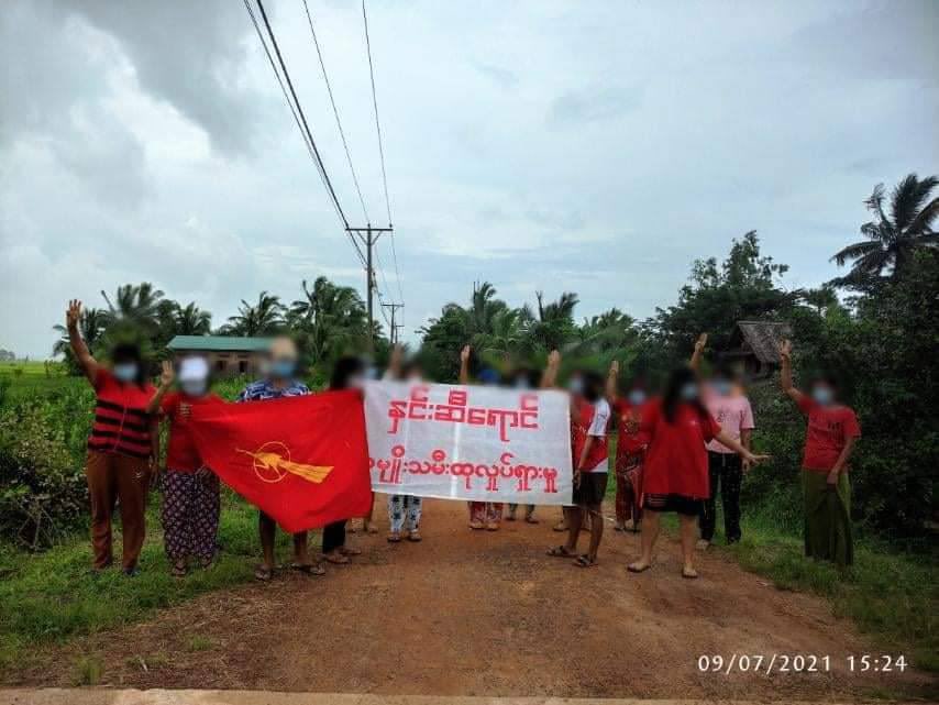 2021Revtweets's tweet photo. Red Rose Women’s Movement
Women led the protest against Genocidal Military in Kanyonkyun village, Launglone Tsp showing their strong desire for Democracy.
#UselessASEAN
#Sep7Coup 
#WhatsHappeningInMyanmar https://t.co/j1i0WveZxL