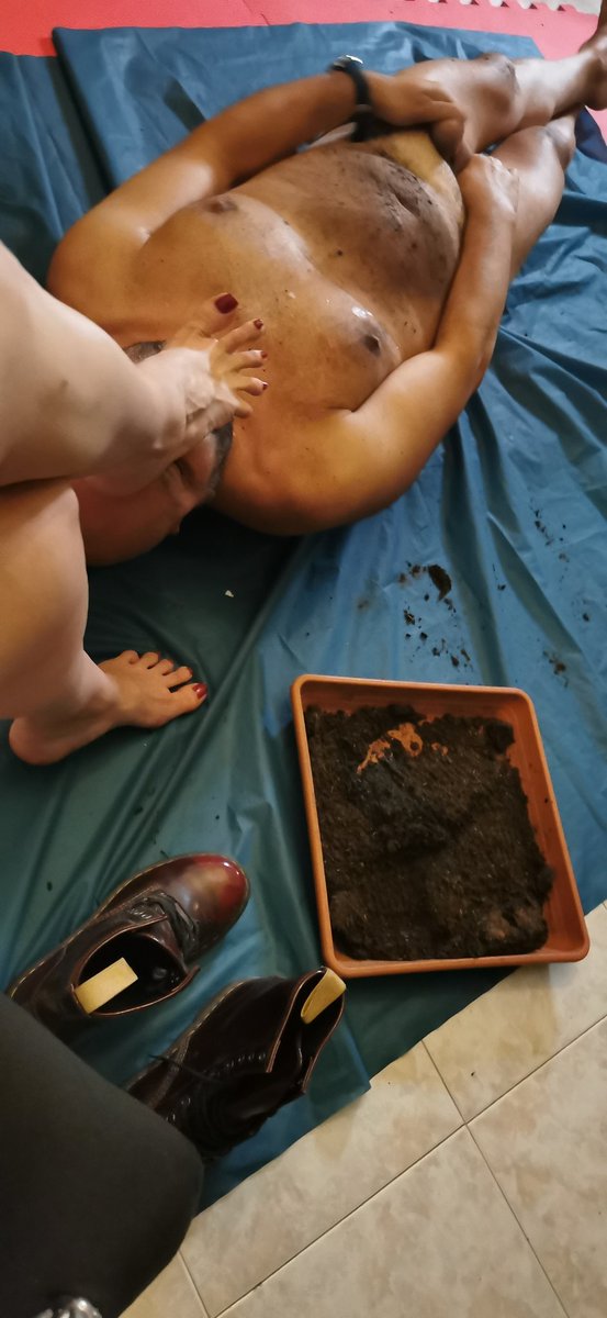 _Maria_Stuart_'s tweet photo. Playing with mud 😈
#missmariastuart #mistressroma #prodomme #fetishsession #bdsmsession #undermyfeet #footfetishnation #fitgirl #giantess #strongwoman #smothering #liftandcarry #shibari #trampling #scissorhold #strapon #needleplay #shaving #doubledom https://t.co/o6urkJ5yH4