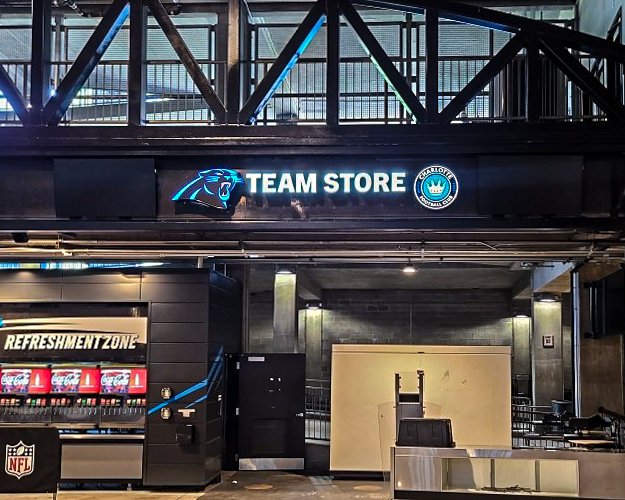mediaresources's tweet photo. Whether youβre a sports fanatic or a sign fanatic you will LOVE the new signage our U.S team installed for @jonessign in the Bank of American Stadium!
#NFL @Panthers #keeppounding #NFLpreseason #jonessign #signinstallation #southcarolina #USA #installMRI @Fanatics https://t.co/cyUVggyzFY