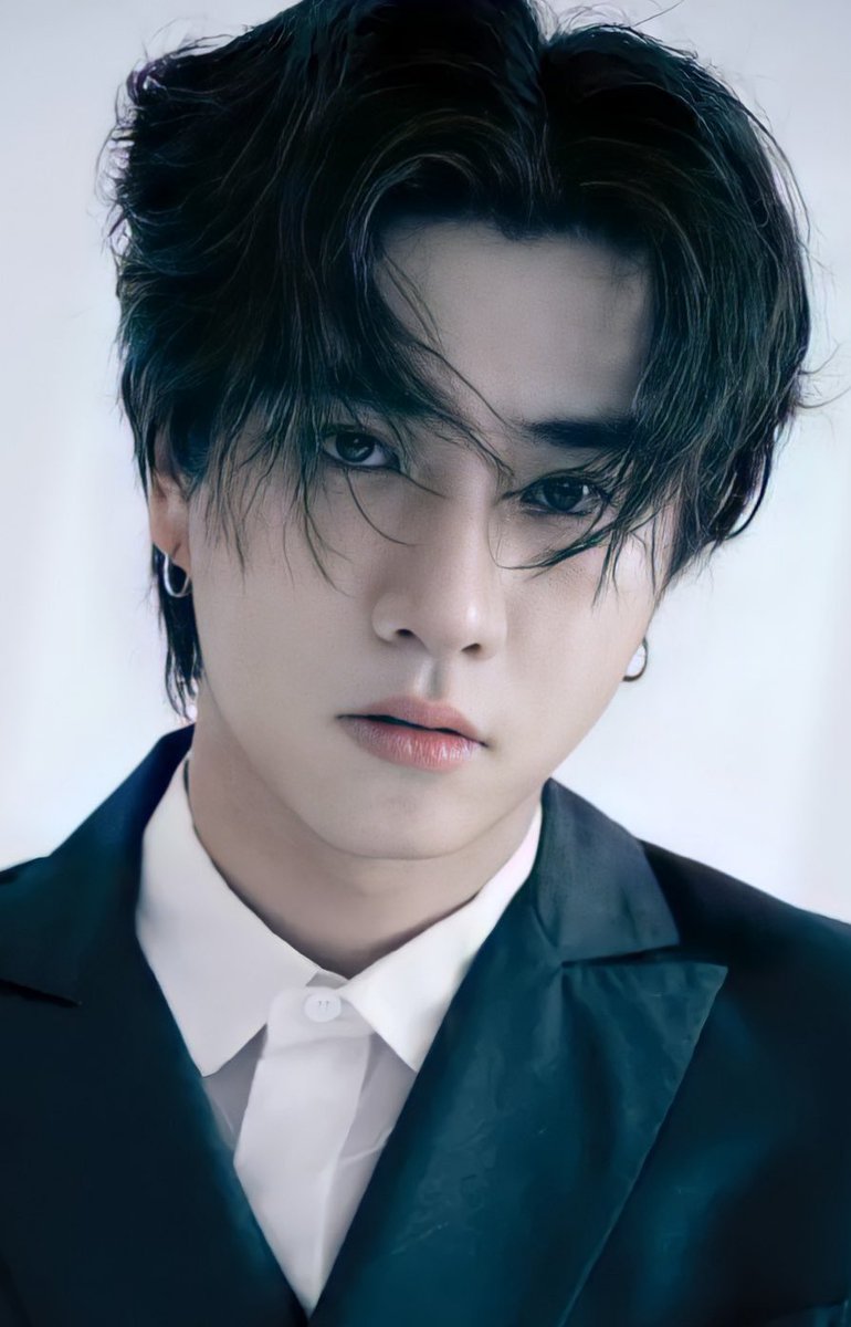 PurplePerth's tweet photo. Black suit!! Black Tiger🐯 Perth🖤
@perthppe I always support Perth who works hard and grows👏👏👍👍🇰🇷🇰🇷

#PowerfulPERTH 
#KDPPE
#PerthTanapon https://t.co/ZhU5P2RuAB