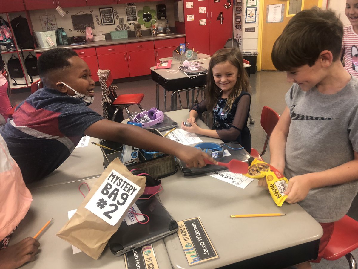 CynthiaKGraham1's tweet photo. Mystery Bags were a great activity to introduce finding the main idea! Students were so engaged while learning !@TCBOE_LES https://t.co/MWB7bswmnB