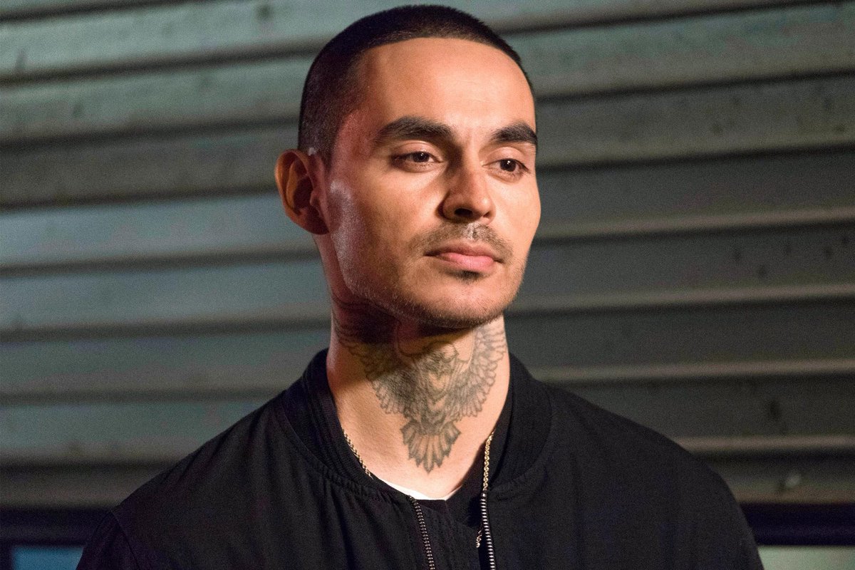MillennialLola's tweet photo. ¿Me parece guapo este hombre?
Not really
¿Pero me provoca cosas? 
Totalmente 💦

(El personaje, no el actor) 

#Rio #GoodGirls https://t.co/u4endNLQvn