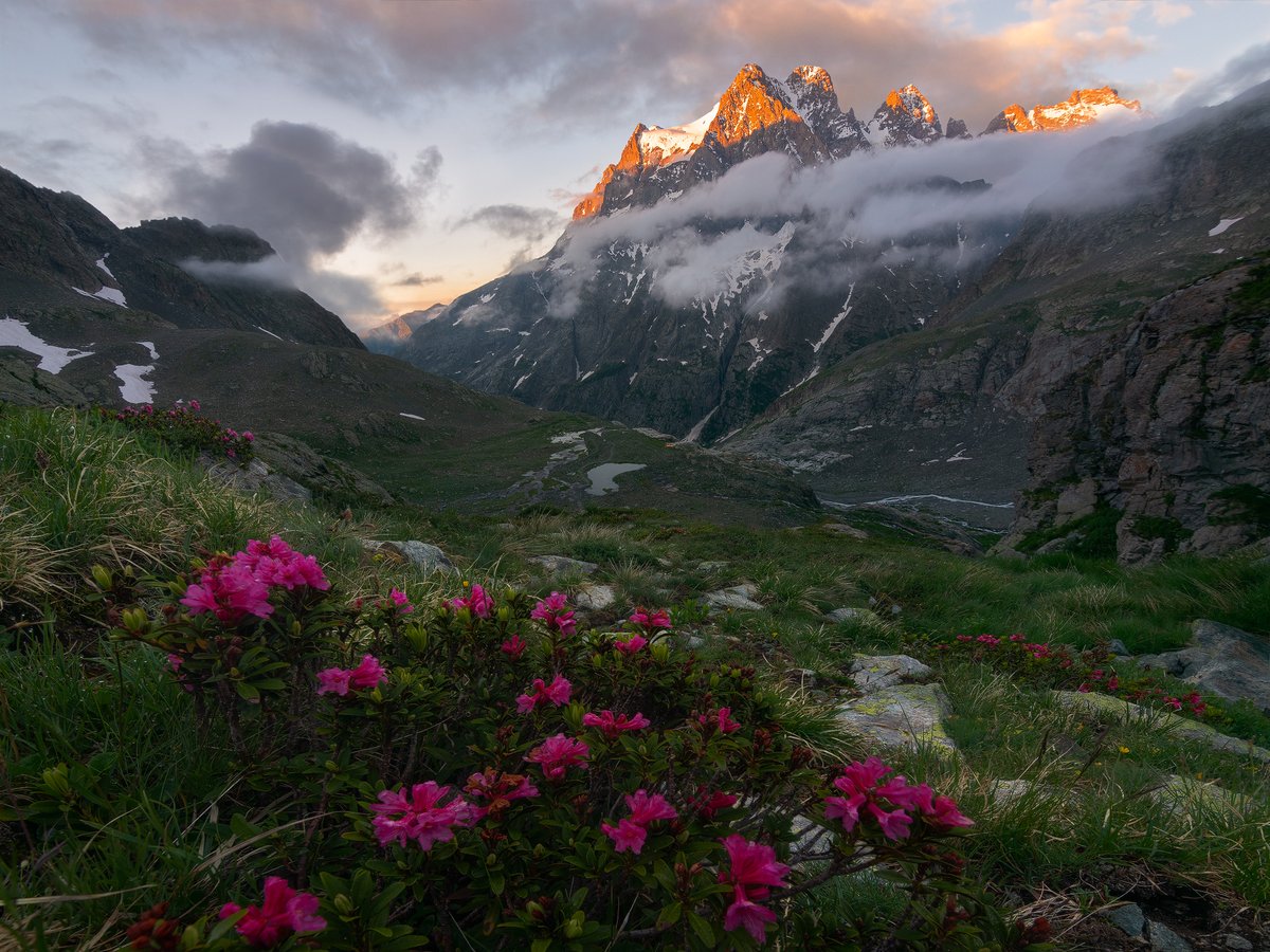 Hey community how you doing? My following is in constant growth, and this is fantastic.
As a photographer I love both sea and mountain, and I live very close to some of the most iconic European location. Here four of mine favorite!
And you, where you live? what's close to you