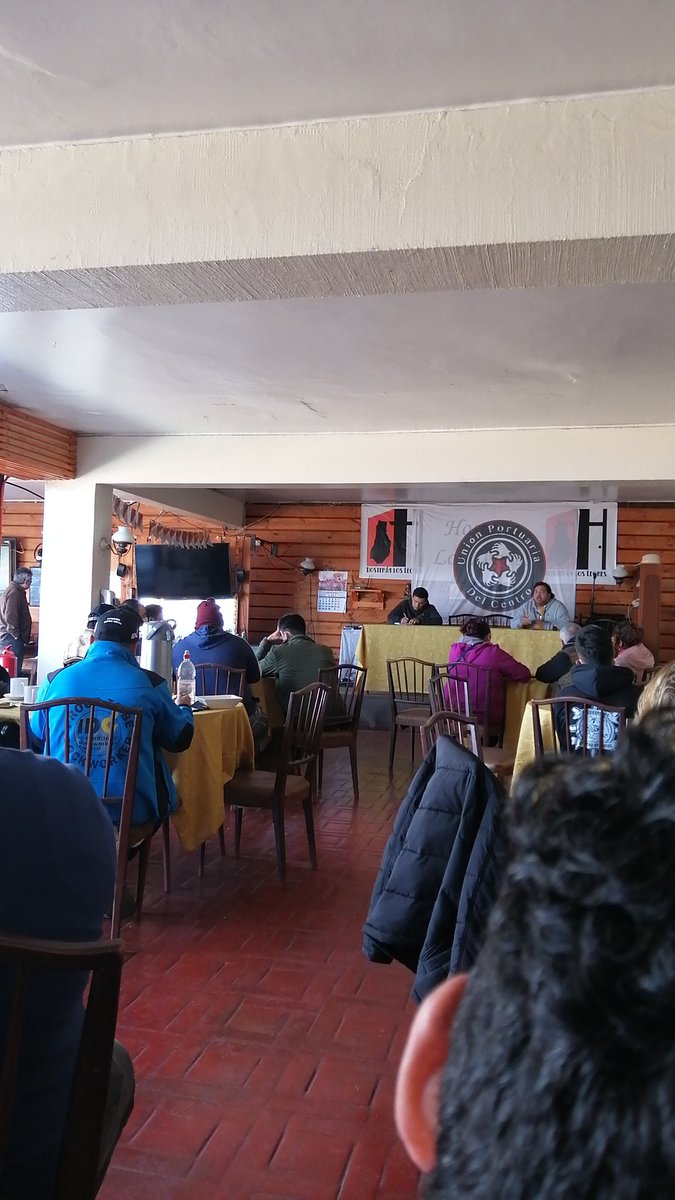 UnionPortcentro's tweet photo. Sindicatos portuarios de Quintero y San Antonio nos reunimos como zona centro para debatir y discutir temas de relevancia nacional  y para construir futuro para los más de 1500 trabajadores portuarios de los terminales de Ventanas y San Antonio 
Arriba los que luchan !!
UPCH. https://t.co/grRQHLHDMf