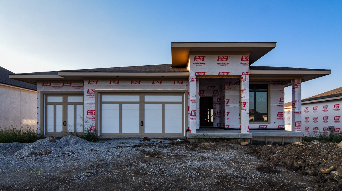 CedarCreekKC's tweet photo. A new “Richmond” reverse 1.5 story model by #GabrielHomes is coming along nicely in The Meadows. Can't wait to see the finished build.👀#SeeYourselfAtCedarCreek
#HistoryQualityCommunity #CedarCreekKC #OlatheKC #NewHomes #NewHomesKC #WhereToLive #KC #KCRealEstate #NewHomesOlathe https://t.co/RQyqU0ETFZ