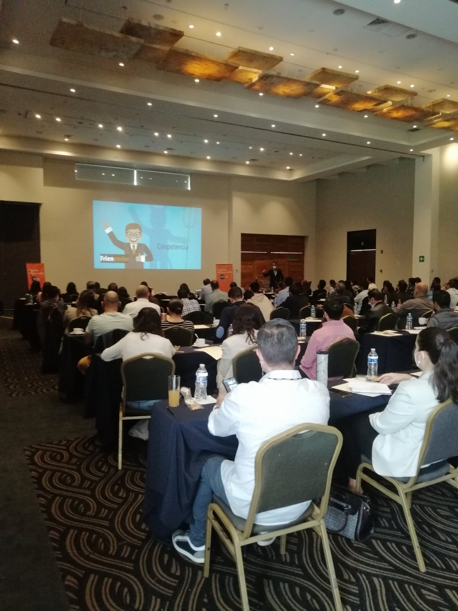 ProspectaCICEG's tweet photo. #CONFERENCIA #ReConsidera #ReDefine #Reestructura Nos encontramos compartiendo el conocimiento con @ezequielsanchez en su charla "Los nuevos viejos tiempos".
#Estrategia #Talento
#FullHouse https://t.co/2ATN4q5S3W