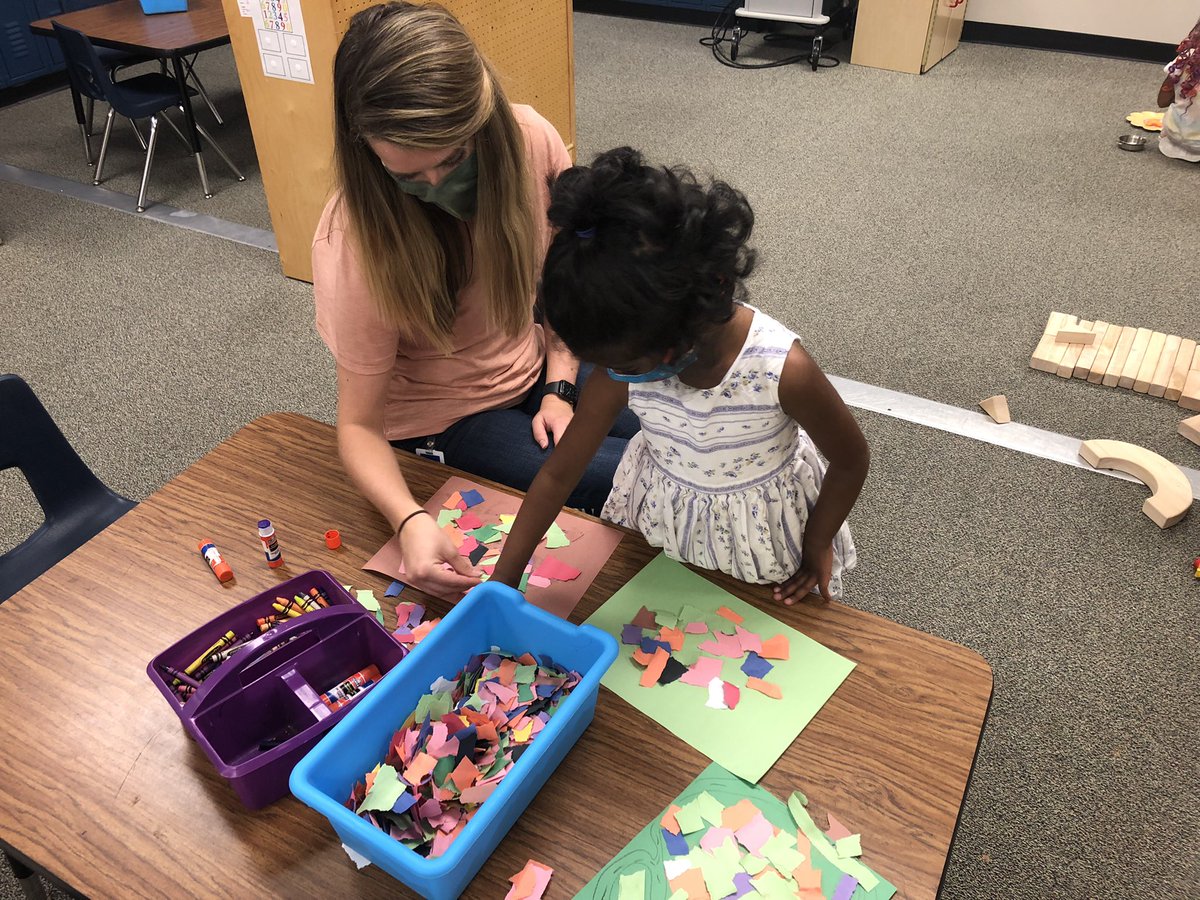 DCEgreatnesswi1's tweet photo. @KaylaUpshaw and her friend are making a beautiful mosaic together—a metaphor for the wonderful power of coming together to make something beautiful. 💚🐎💙 #greatnesswithin https://t.co/EwY8QCwDfB