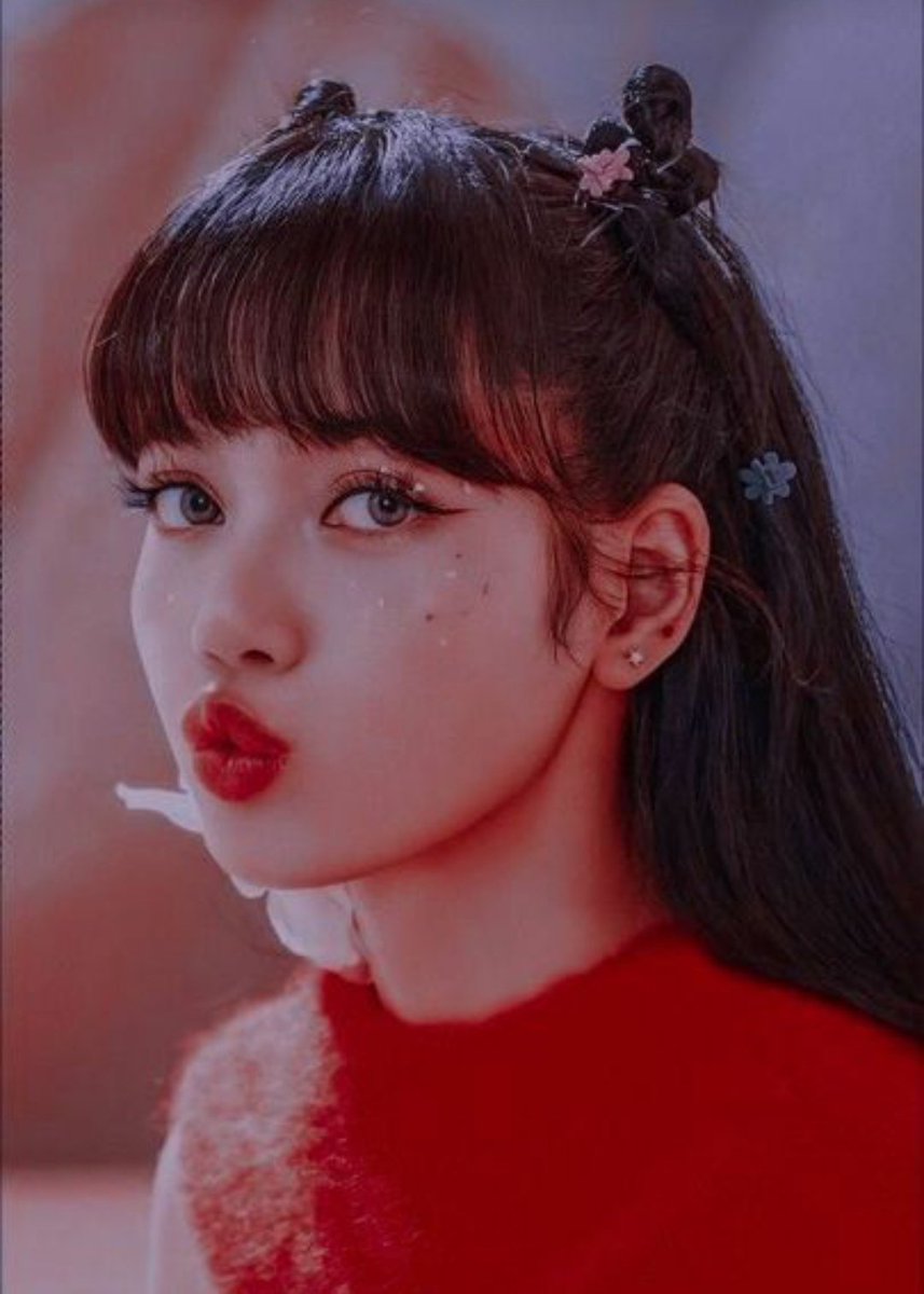 TBestblink's tweet photo. LISA IS AN ANGEL I LOVE YOU SO MUCH LISA WE ALL WAIT FOR YOUR SOLO #LALISA #LISA #LISASOLO #Lisaiscoming #lisailoveyou #LISATEASER #LISA #LALISA https://t.co/jssSem0EFo