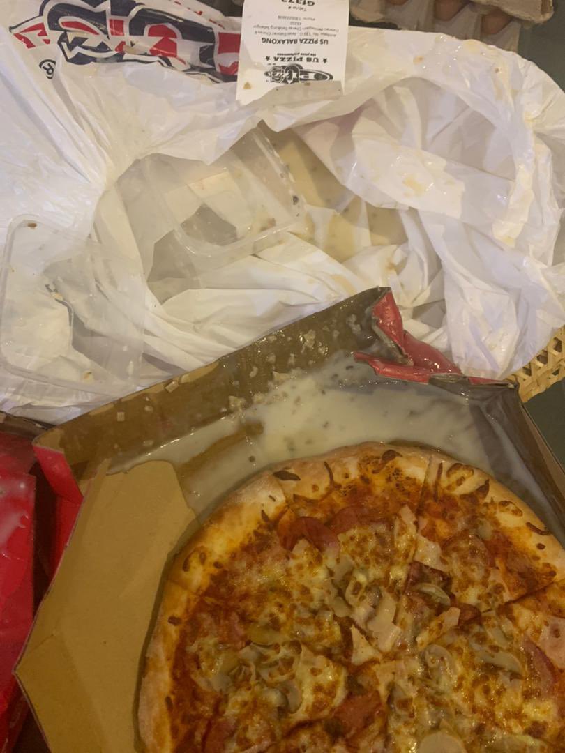 aamniys_'s tweet photo. @GrabMY @AzrulIzzaham Hi, i haven’t got my refund yet. Have done that twice but still no answer. Pizza was soggy and the soup were spilled. Please get back to me soon. Thank you 🙏🙏 https://t.co/QR6J2lPaTQ